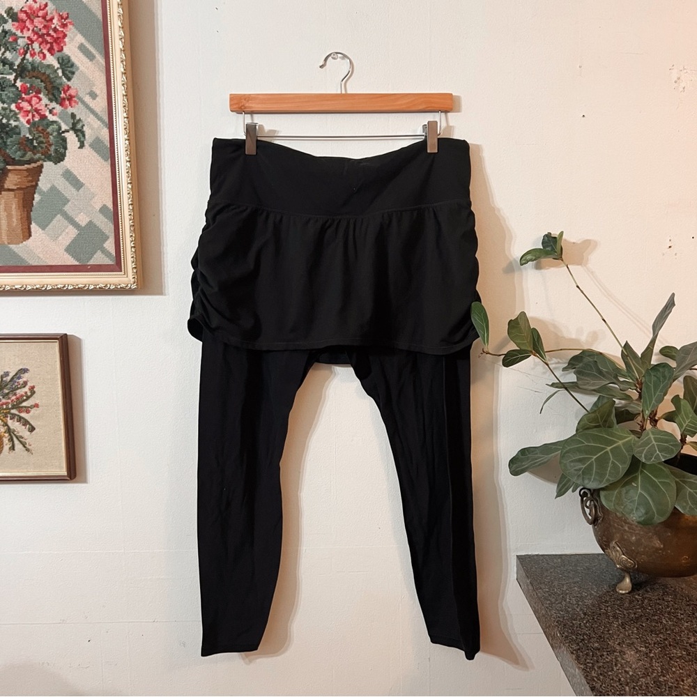 Athleta womens Elation two in one black leggings + skirt size XL